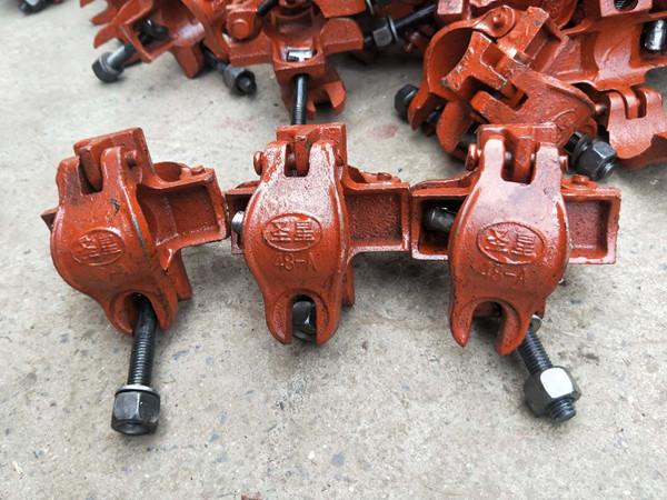 國(guó)標(biāo)鋼管2斤十字扣件直接扣件轉(zhuǎn)角扣件